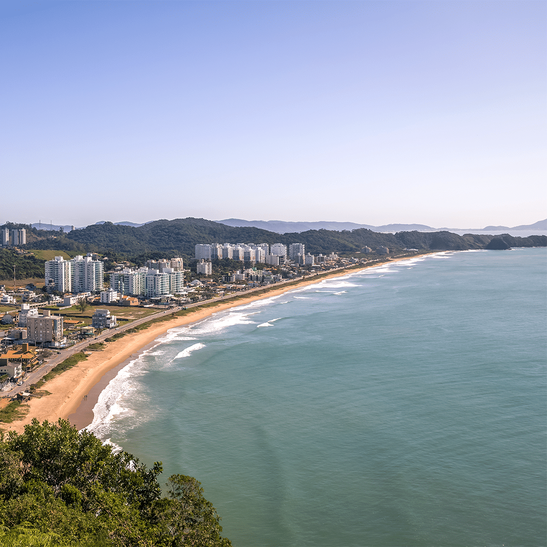 Praia do litoral norte de Santa Catarina 